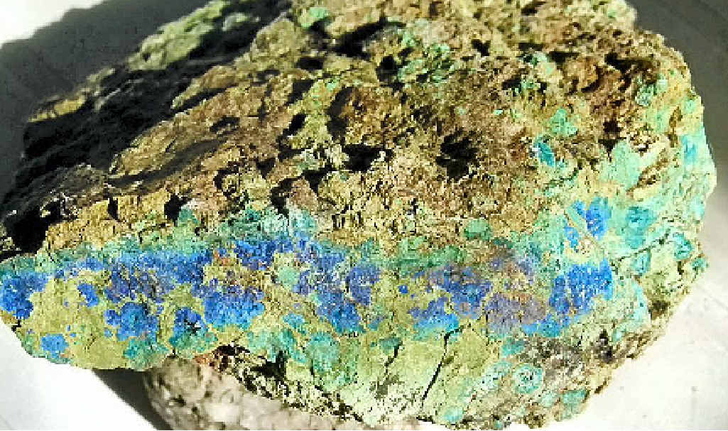 A mix of malachite (green and about 12% copper) Cu2C03(OH)2 and azurite Cu3(C03)2(OH)2 about 18% copper taken from the Kilkivan copper mines one of the richest deposits in Australia. A mix of malachite (green and about 12% copper) Cu2C03(OH)2 and azurite Cu3(C03)2(OH)2 about 18% copper taken from the Kilkivan copper mines one of the richest deposits in Australia.